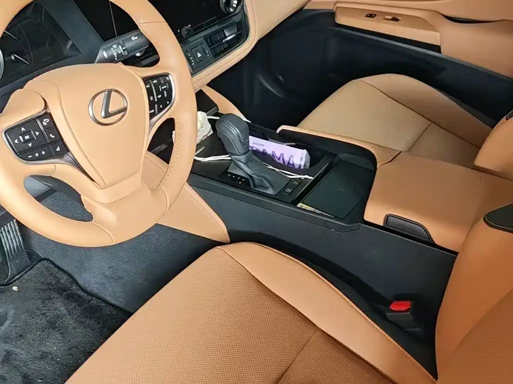 Lexus ES 2025