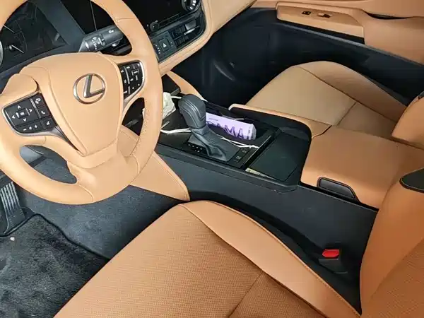 Lexus ES 2025