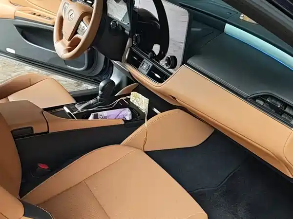 Lexus ES 2025
