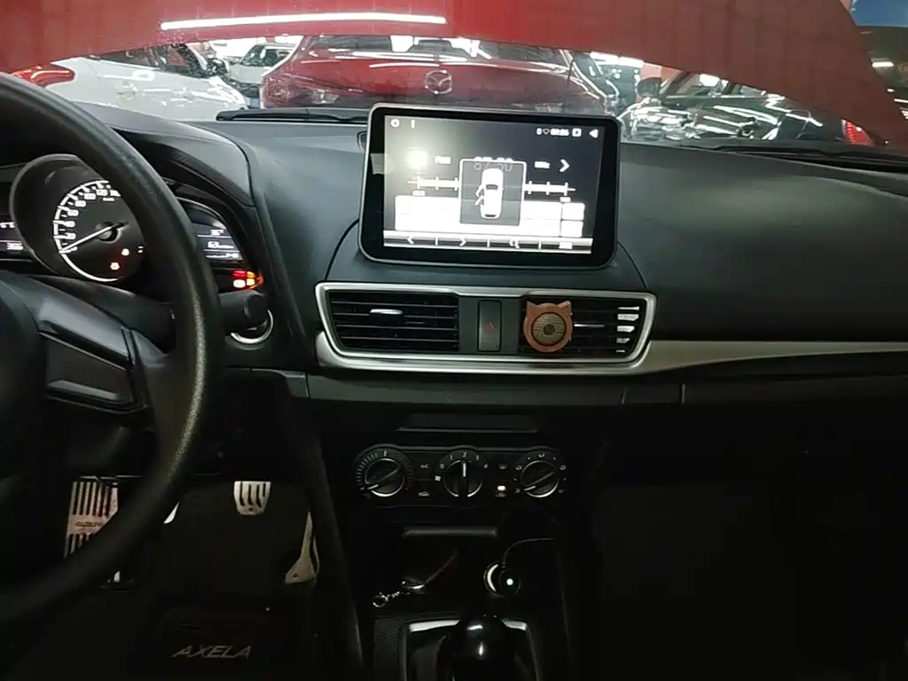 Mazda 3 Axela 2019 — фото 13
