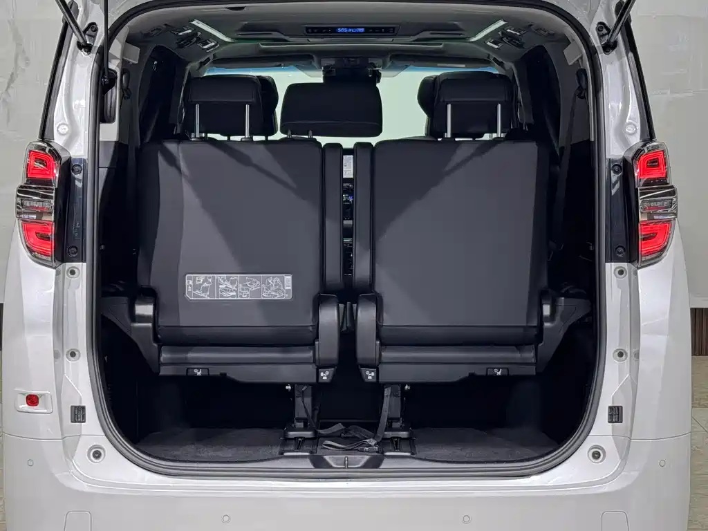 Toyota Vellfire 2021 — фото 23