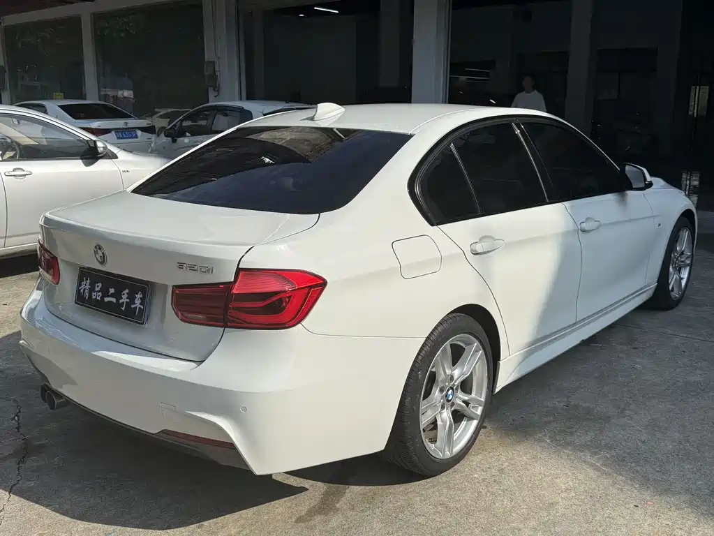 BMW 3 Series 2019 — фото 13