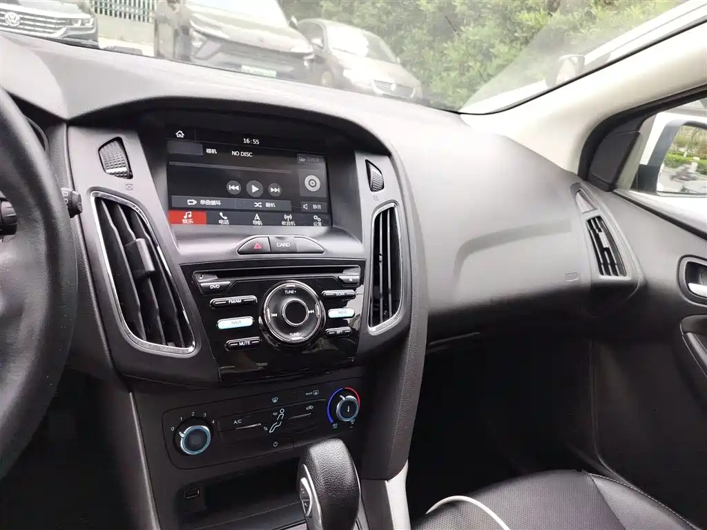 Ford Focus 2017 — фото 10