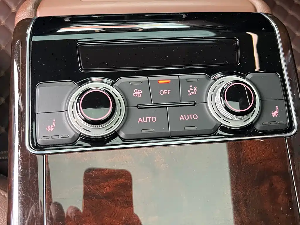 Audi A8 2015 — фото 14