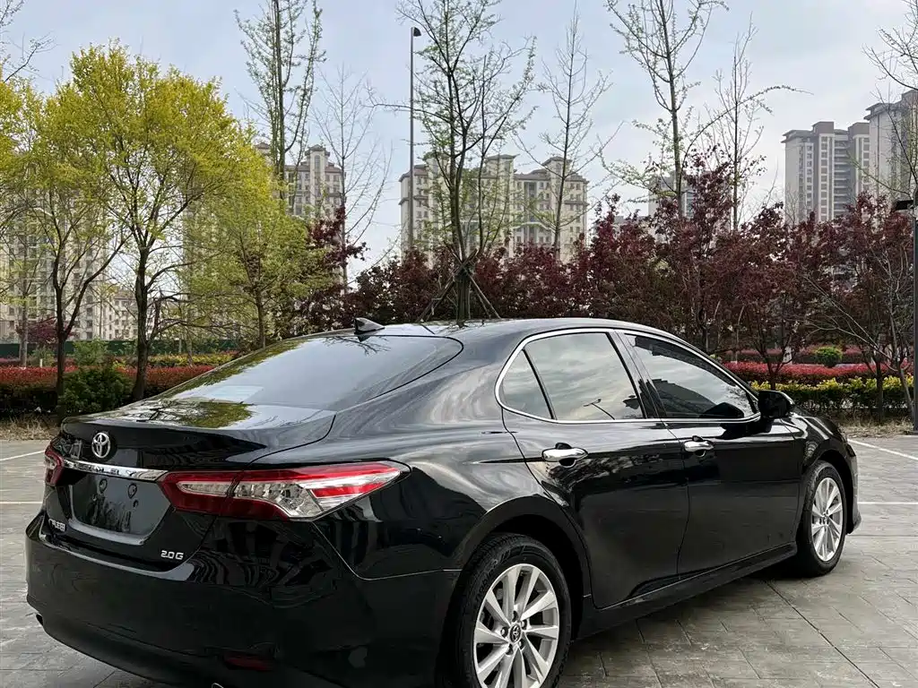 Toyota Camry 2022 — фото 4