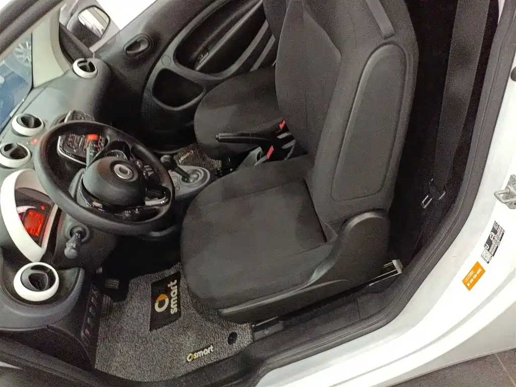 smart Fortwo 2018 — фото 17