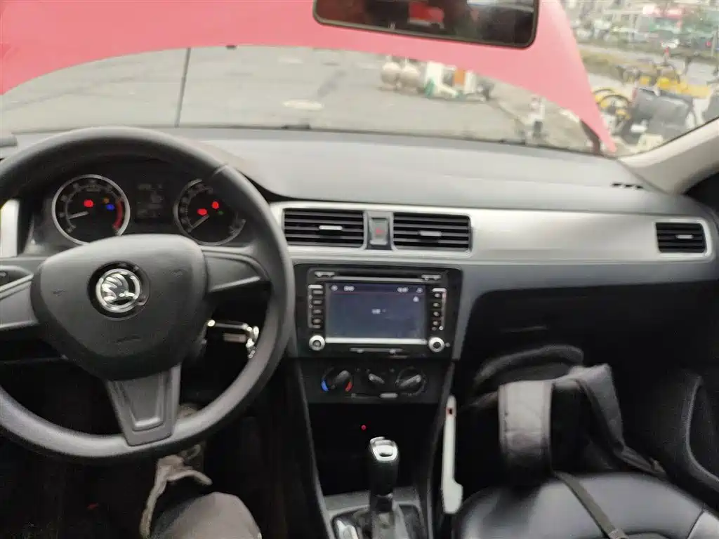 Skoda Rapid Spaceback 2015 — фото 6