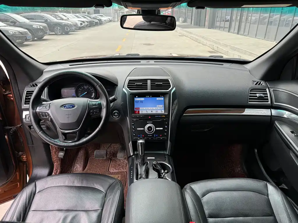 Ford Explorer 2019 — фото 11