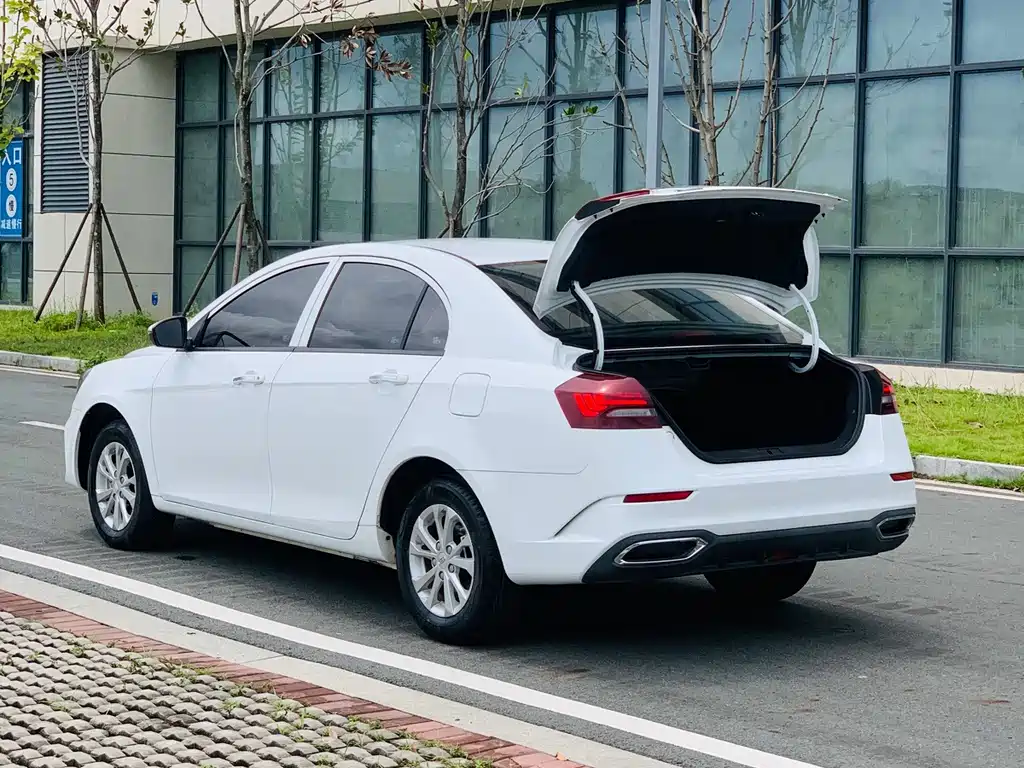 Geely Emgrand 2022 — фото 15
