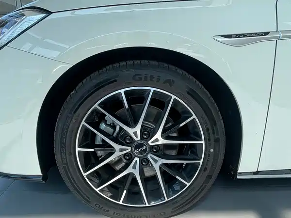 BYD Seal 07 DM-i 2024
