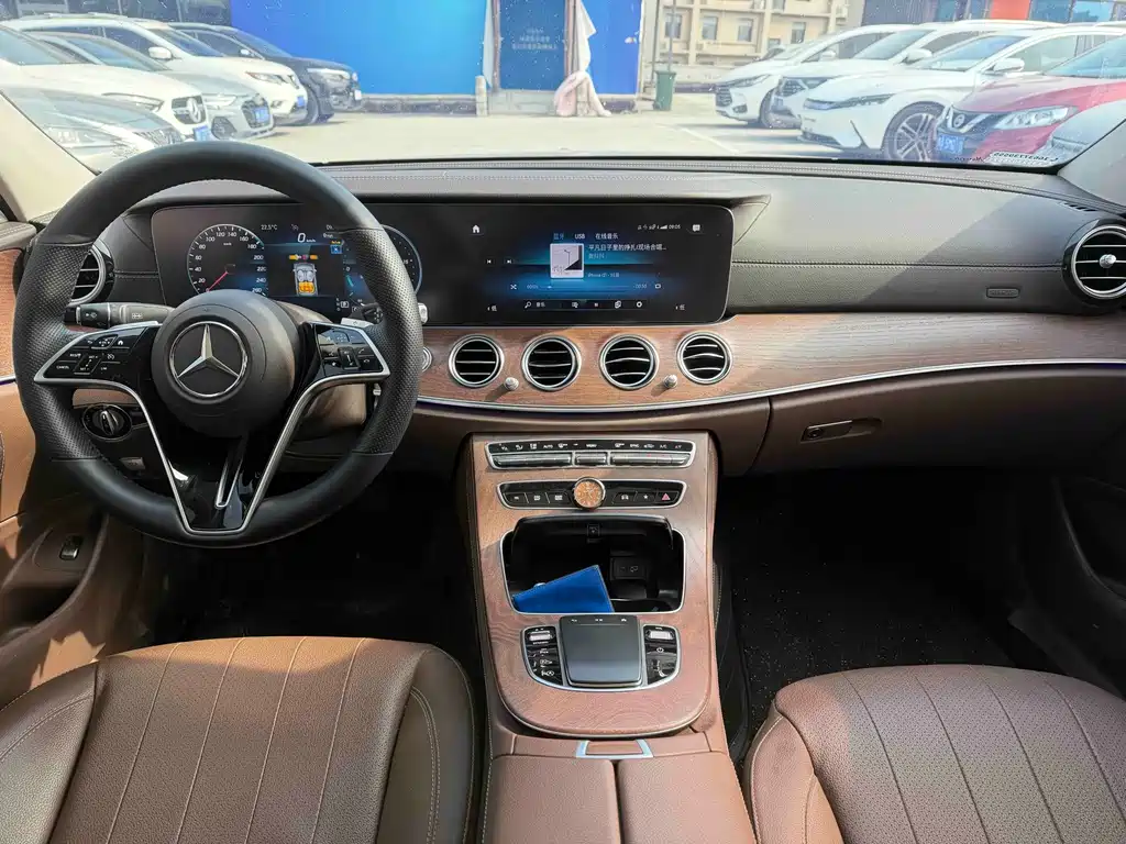 Mercedes-Benz E-Class 2023 — фото 9
