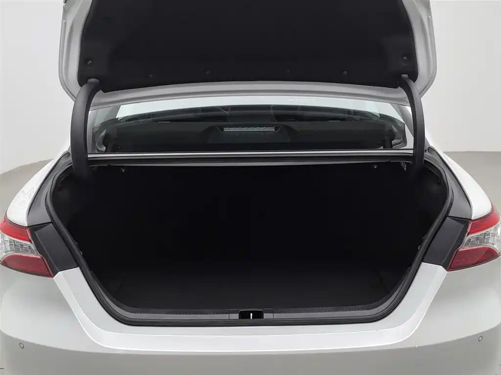 Toyota Camry 2023 — фото 16