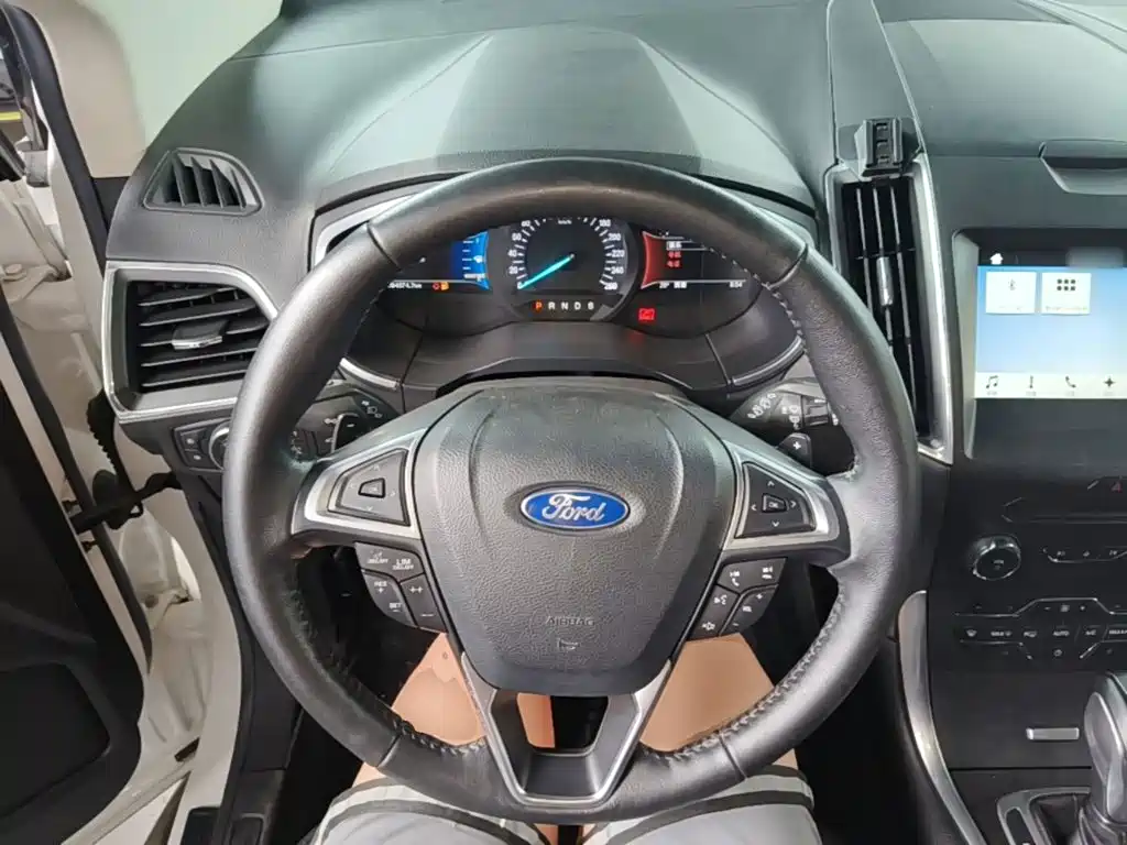 Ford Edge 2018 — фото 11