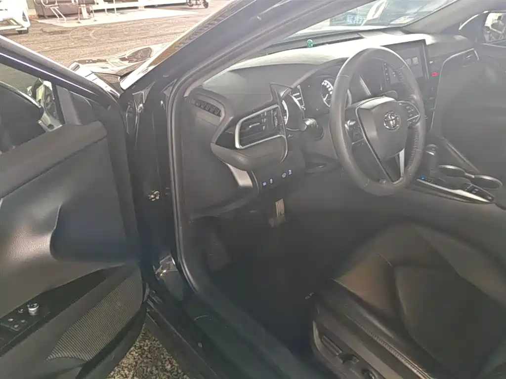 Toyota Camry 2023 — фото 16