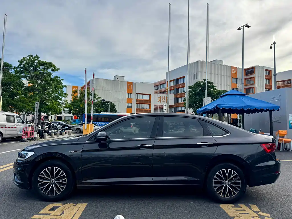 Volkswagen Sagitar 2021