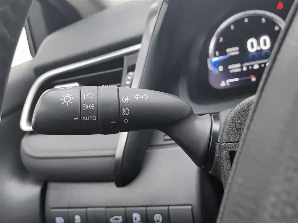 Toyota Camry 2023 — фото 21