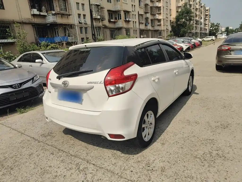 Toyota Yaris L 2015