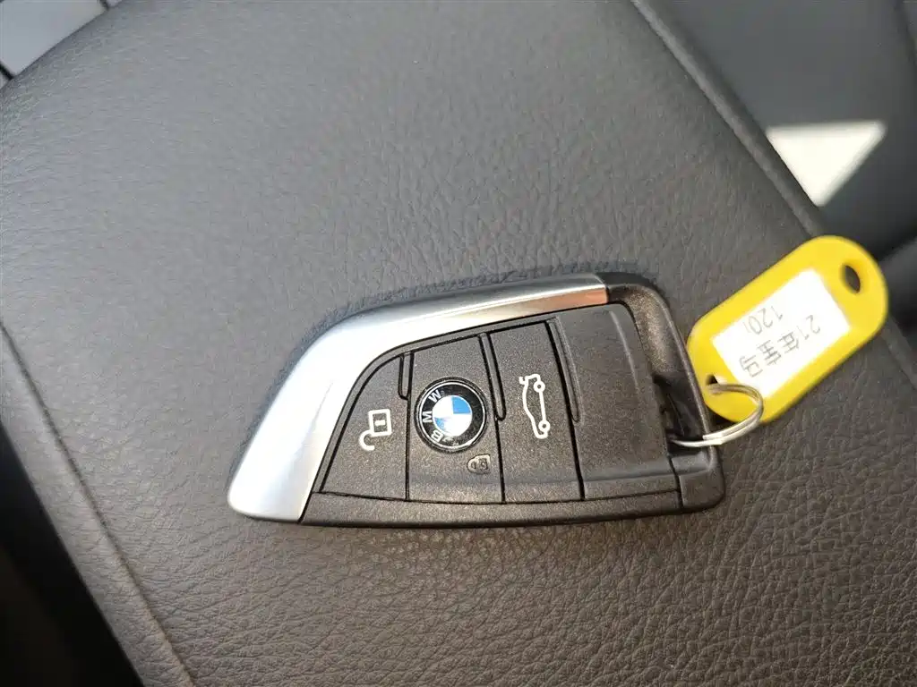 BMW 1 Series 2021 — фото 9