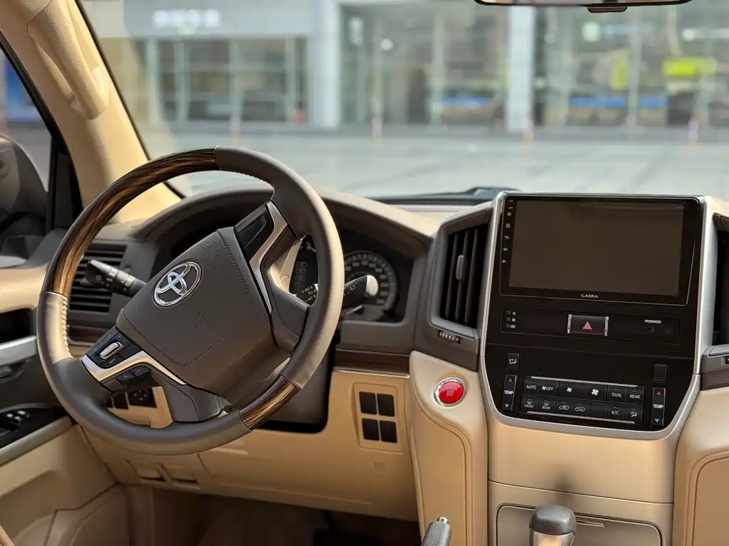 Toyota Land Cruiser 2019 — фото 11
