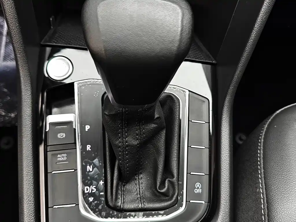 Volkswagen Tiguan L 2023 — фото 21