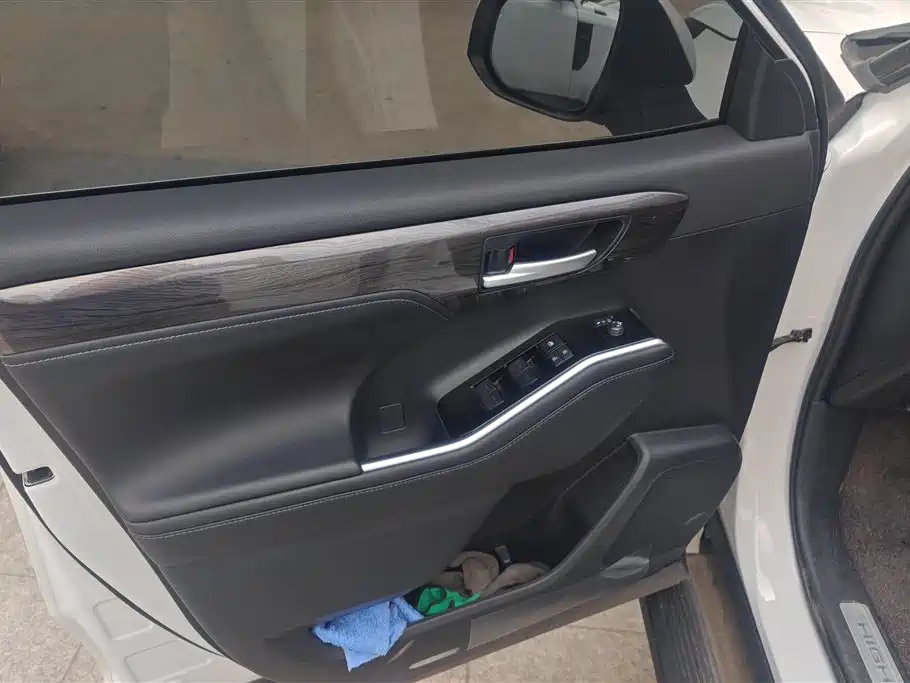 Toyota Highlander 2025