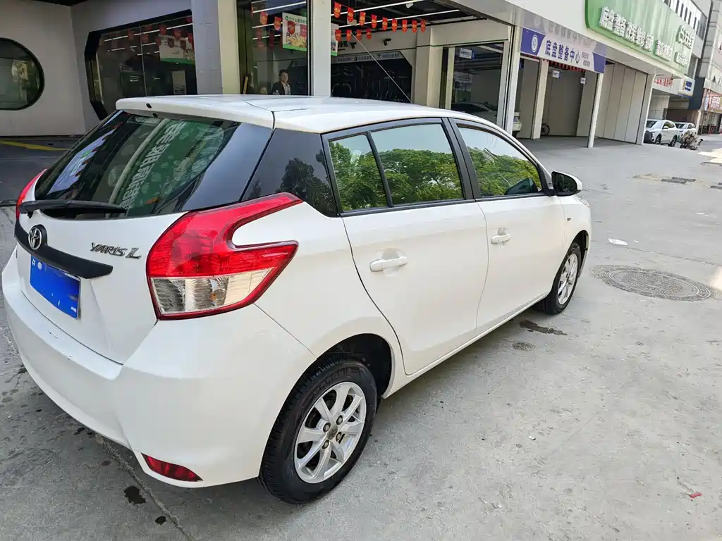 Toyota Yaris L 2015 — фото 3