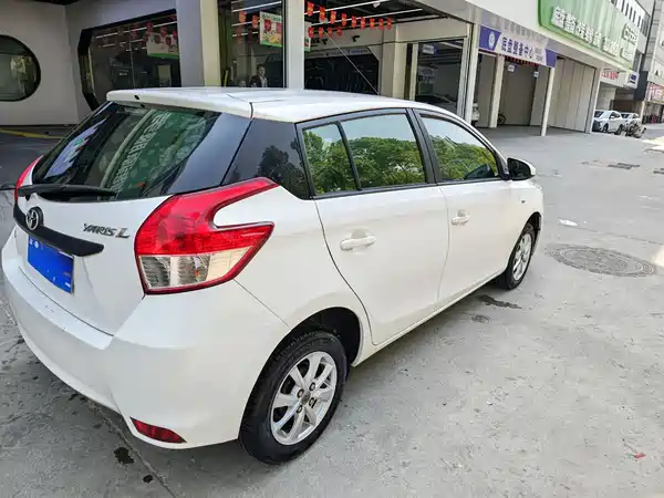 Toyota Yaris L 2014