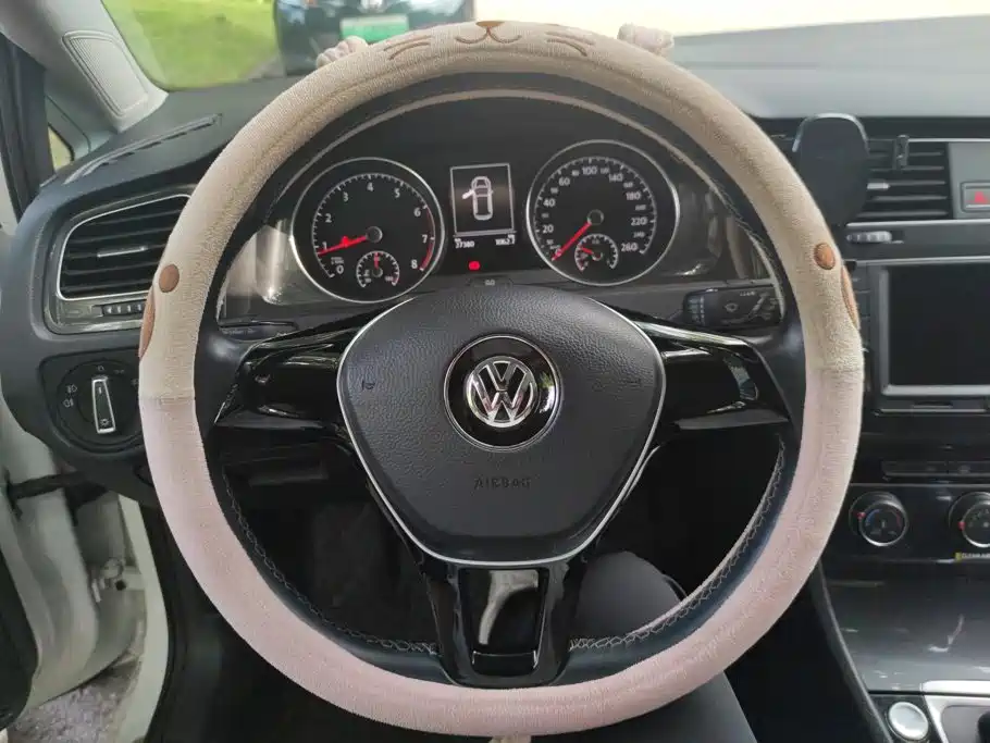Volkswagen Golf 2017 — фото 15