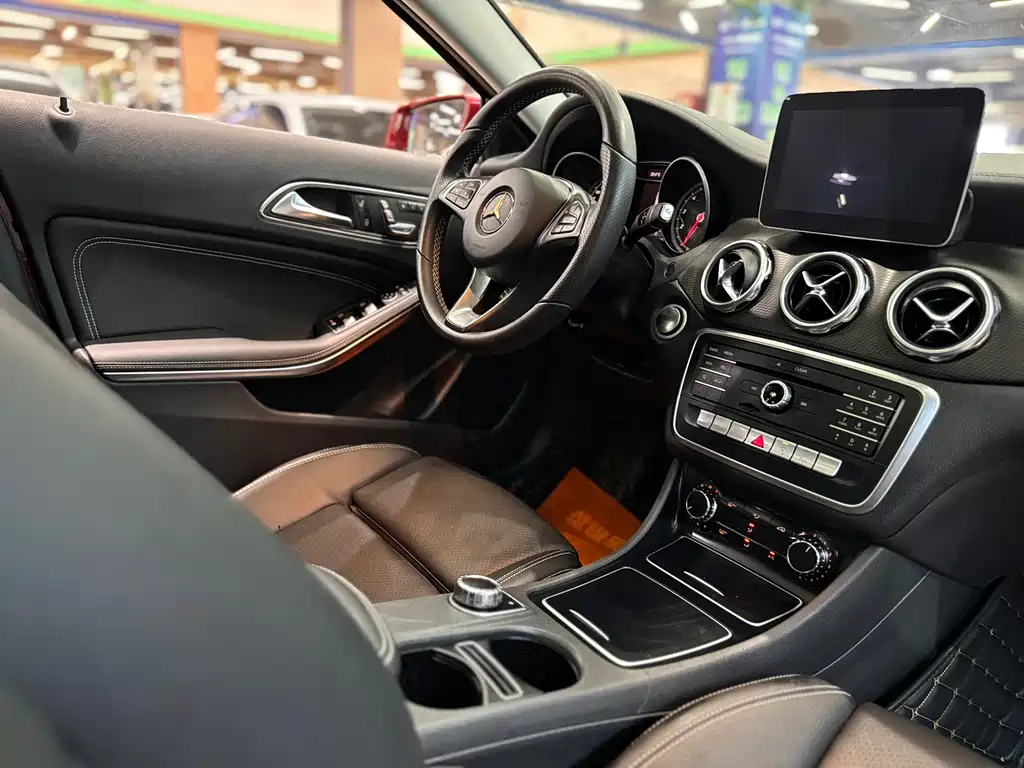 Mercedes-Benz GLA 2018 — фото 16