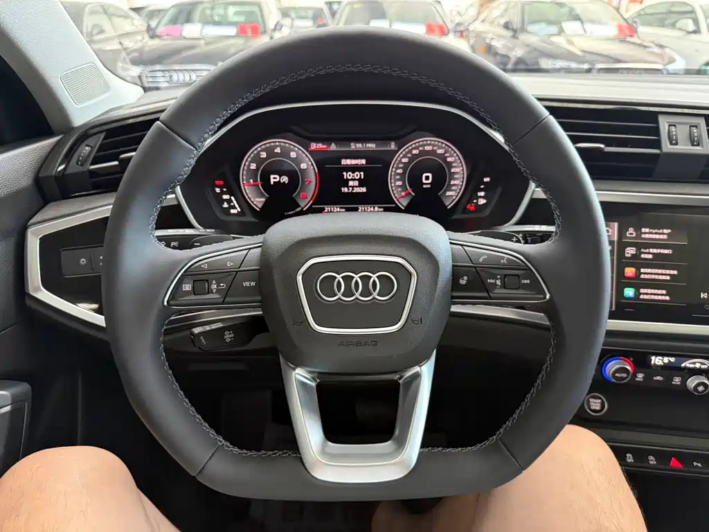 Audi Q3 Sportback 2023 — фото 14