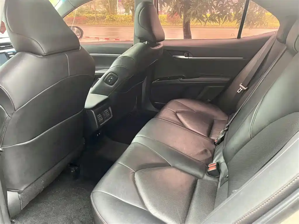 Toyota Camry 2018 — фото 14