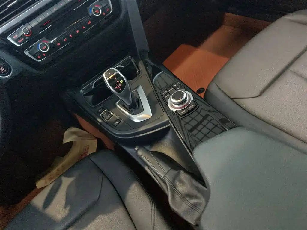 BMW 3 Series 2017 — фото 10