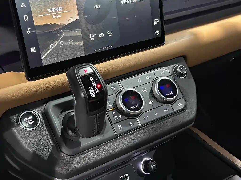 Land Rover Defender 2022 — фото 24