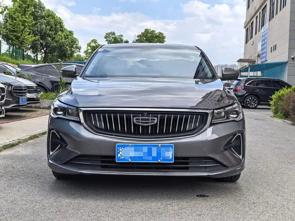 Geely Emgrand 2022
