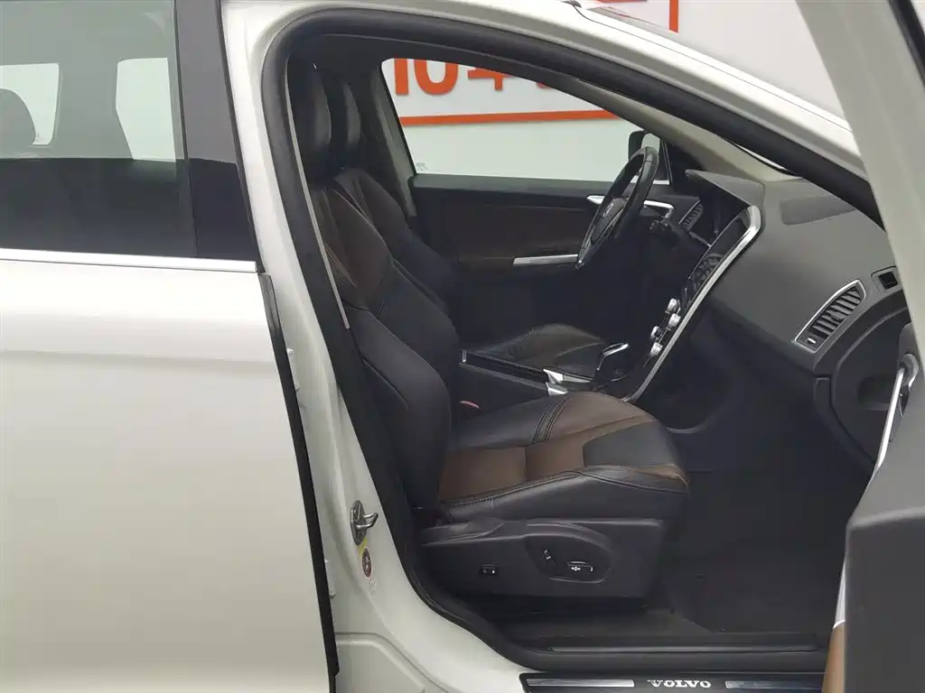 Volvo XC60 2015 — фото 23