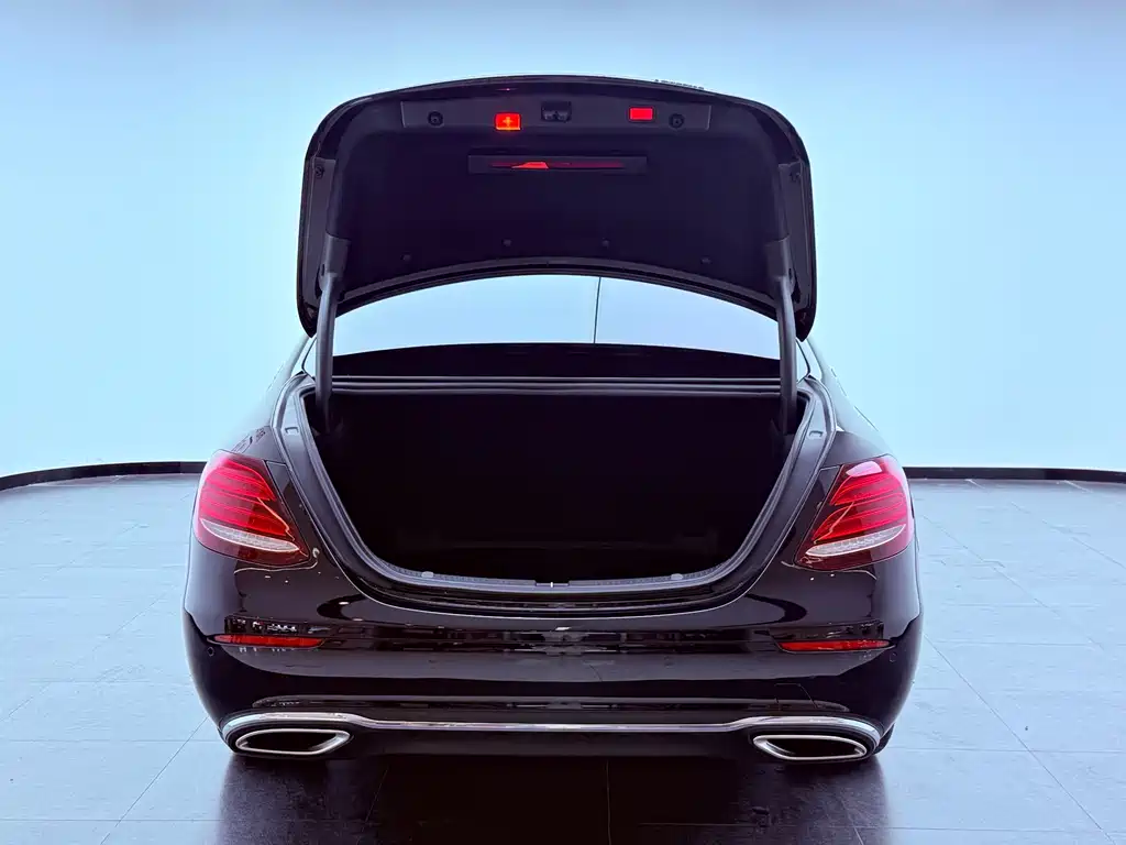 Mercedes-Benz E-Class 2017 — фото 30
