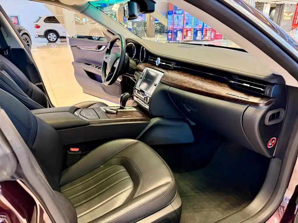Maserati Quattroporte 2016 — фото 11