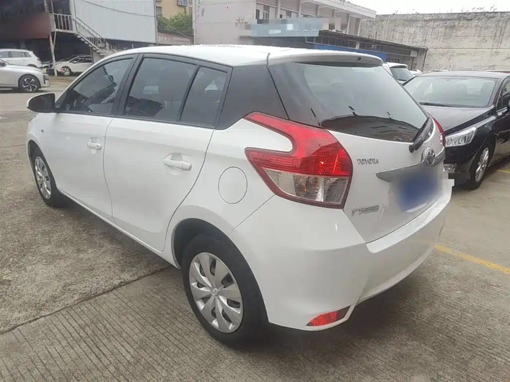 Toyota Yaris L 2016 — фото 5