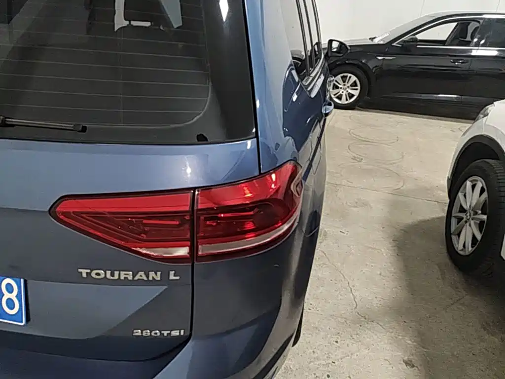 Volkswagen Touran 2017 — фото 8