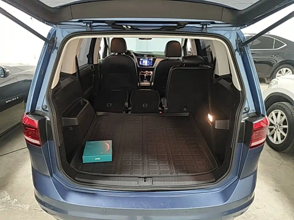 Volkswagen Touran 2017 — фото 19