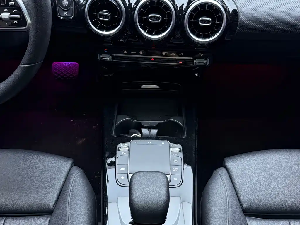 Mercedes-Benz A-Class 2022 — фото 17
