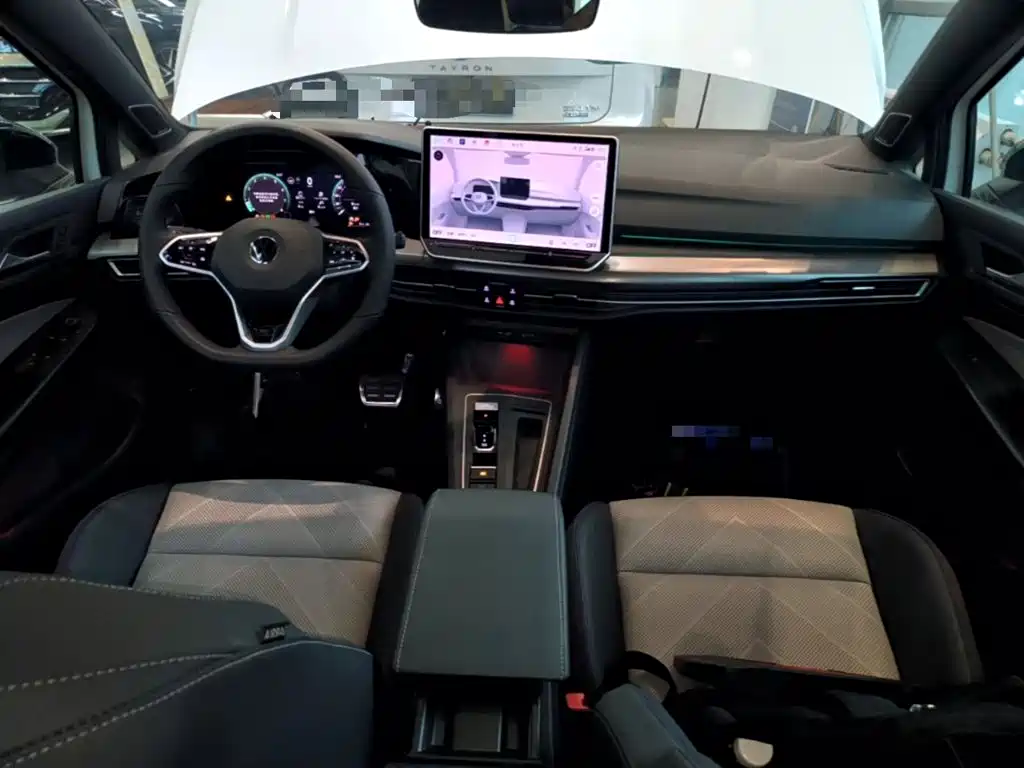 Volkswagen Golf 2025