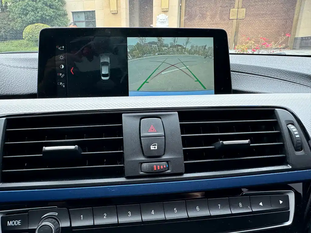 BMW 3 Series 2018 — фото 10