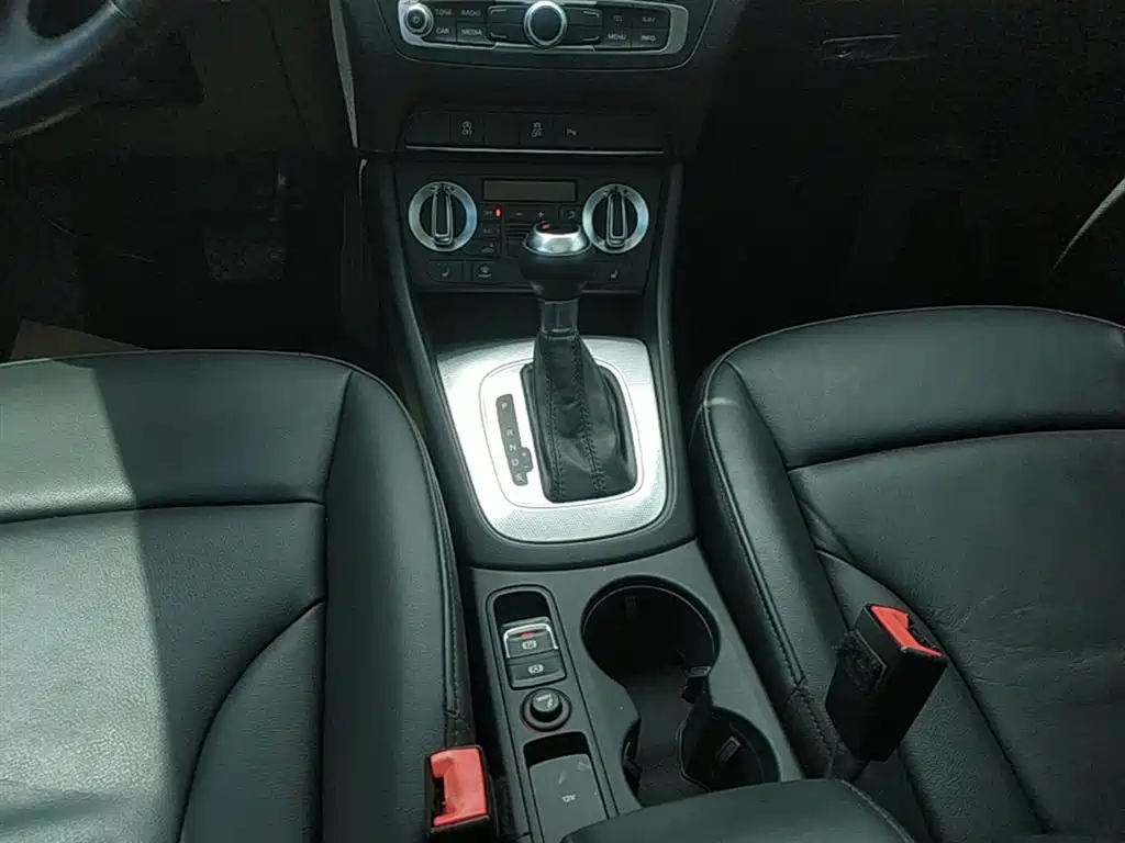 Audi Q3 2015 — фото 14