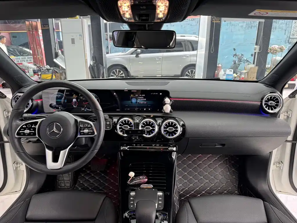 Mercedes-Benz A-Class 2021 — фото 11