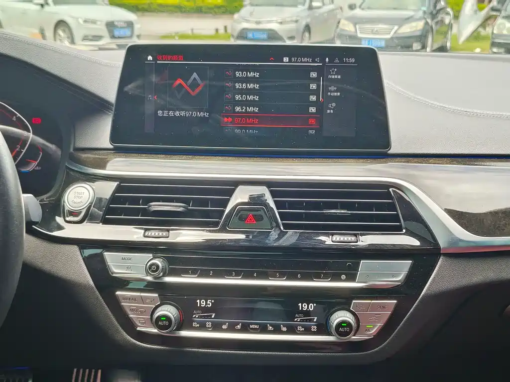 BMW 5 Series 2020 — фото 14