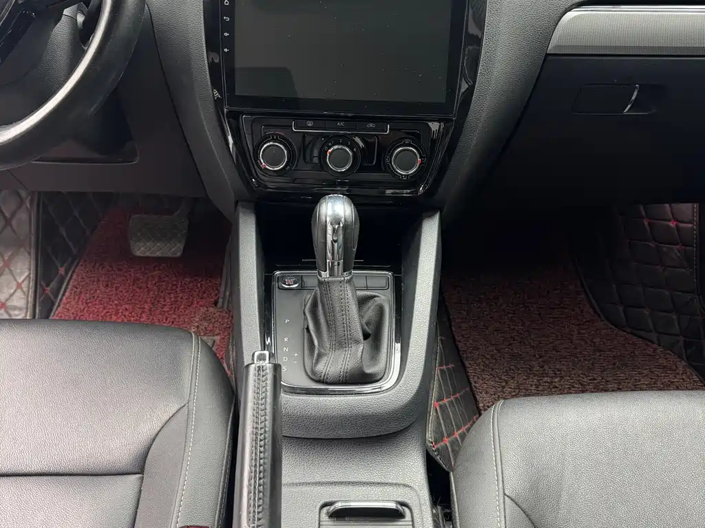 Volkswagen Sagitar 2018