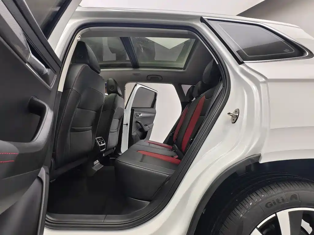 Skoda Karoq 2023 — фото 11