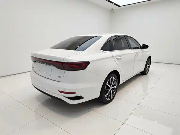 Geely Emgrand 2023