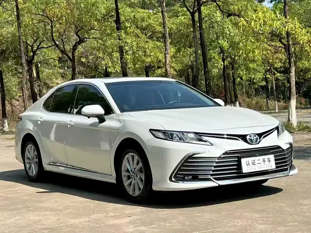Toyota Camry 2022 — фото 3